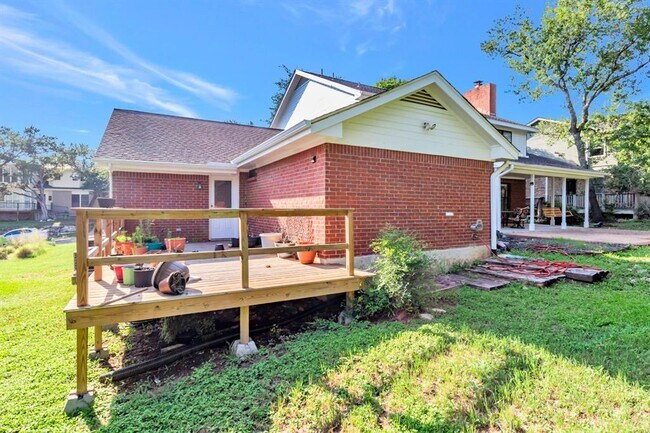 Building Photo - 10903 Chateau Hill