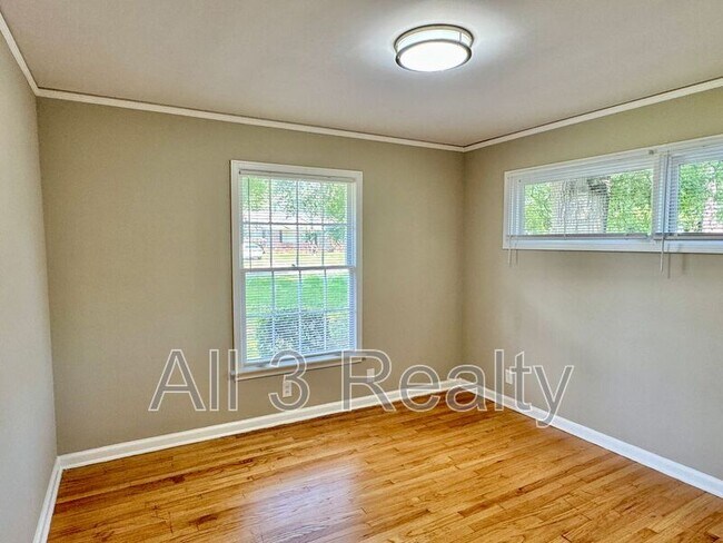 Building Photo - 2804 Sumter Ave