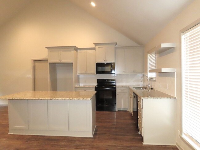 Building Photo - Remodeled in 2024! Gorgeous 3 Bdrm., 2 Bath Duplex in Whitehouse ISD!