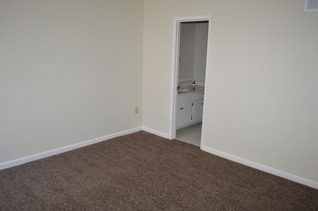 Building Photo - 3856 Jasmine Dr