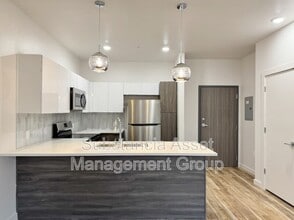 Building Photo - 1665 Midtown Pl