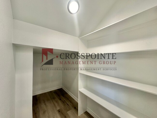 Building Photo - 3 Bedroom 2.5 Bathroom Townhomes at Villa Rosa!