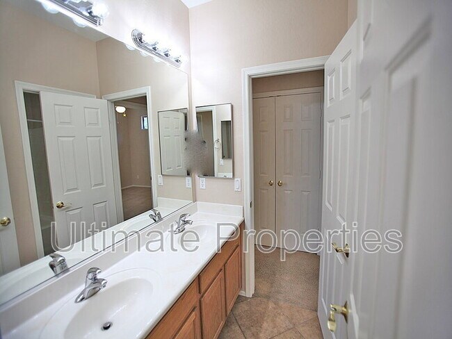 Building Photo - 16816 N 40th Dr