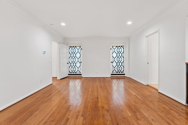 Building Photo - 11053 Strathmore Dr