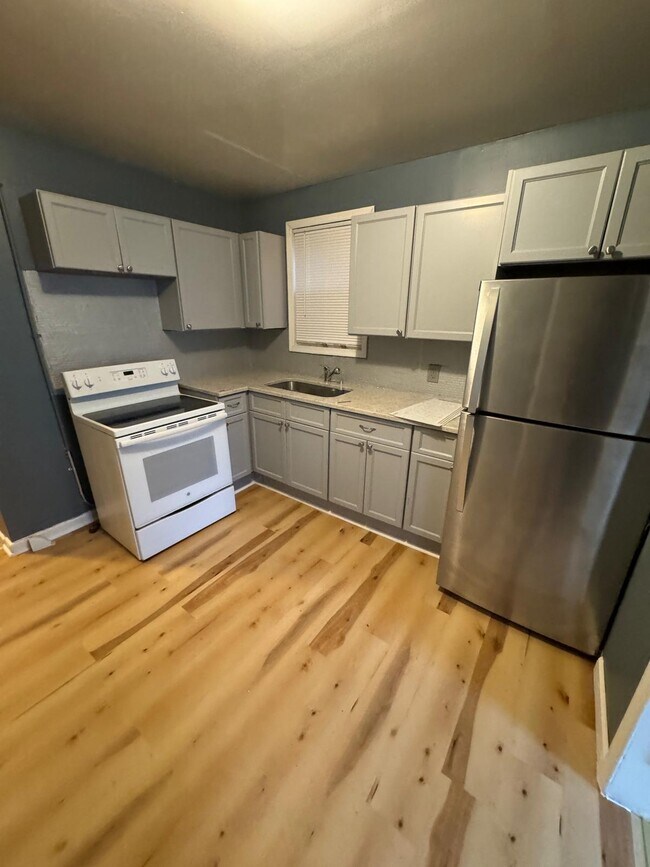 Building Photo - 150 S 13th Ave