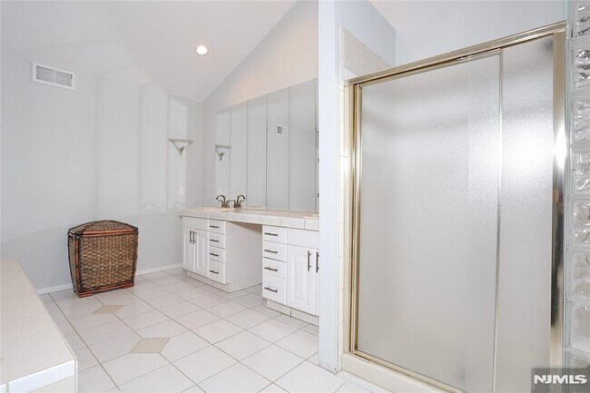 Building Photo - 69 Pittis Ave