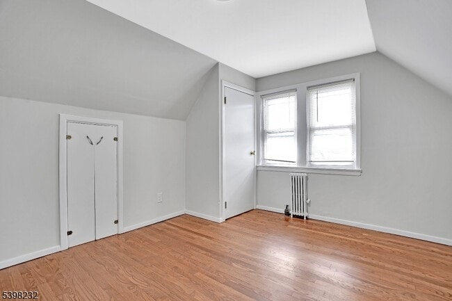 Building Photo - 706 Chestnut St