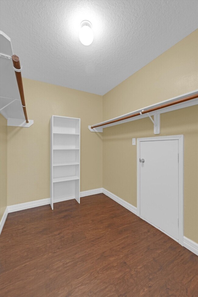 Building Photo - 1119 Mossy Branch St