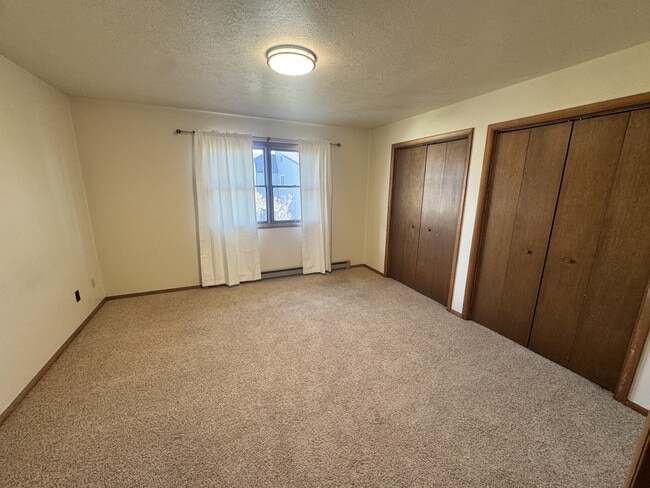 Building Photo - 220 S 16th Ave