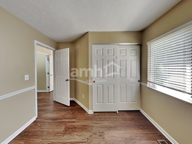 Building Photo - 1001 Vixen Dr