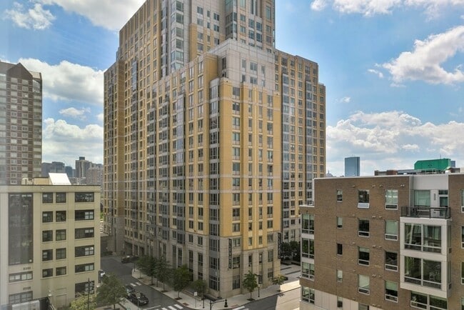 Building Photo - 2 Earhart St