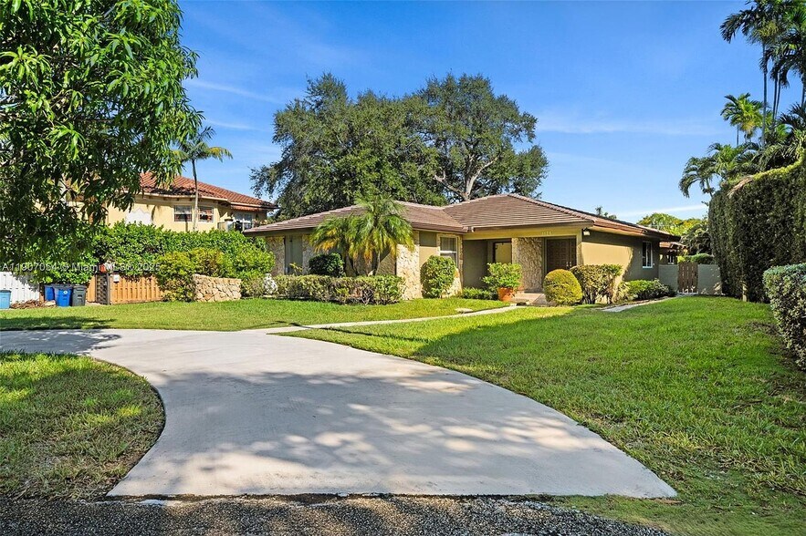 Building Photo - 1175 NE 102nd St