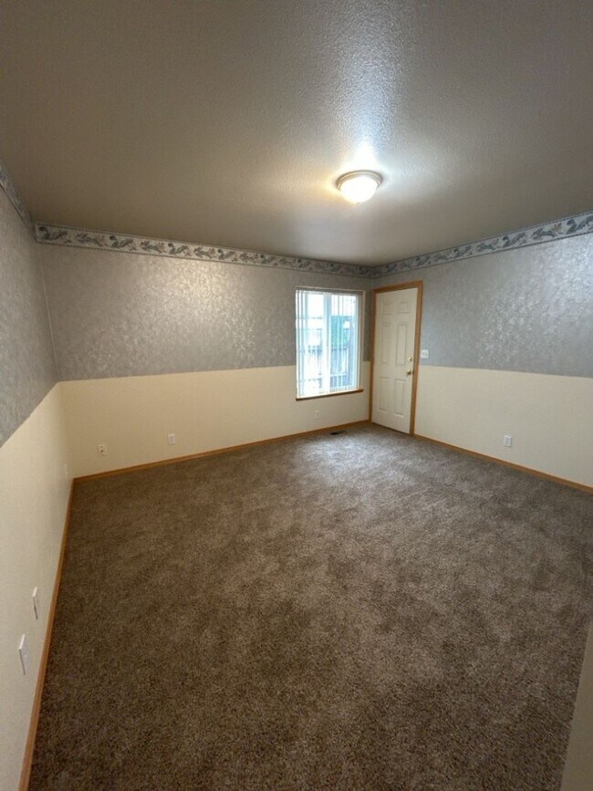 Building Photo - Cozy 3 Bedroom 2 Bath Home Located in Eureka