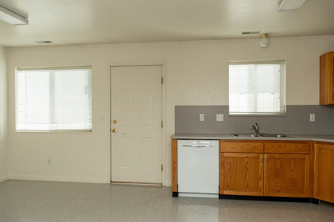 Building Photo - 1394 N 290 W