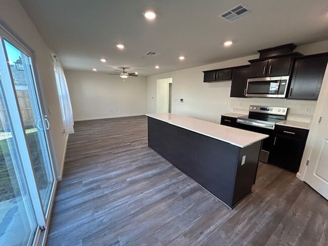 Building Photo - *** MOVE IN SPECIAL - $300.00 OFF FIRST MONTHS RENT***