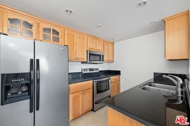 Building Photo - 10535 Wilshire Blvd
