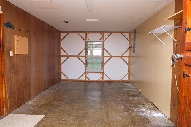 Building Photo - 9231 Kostelnik St