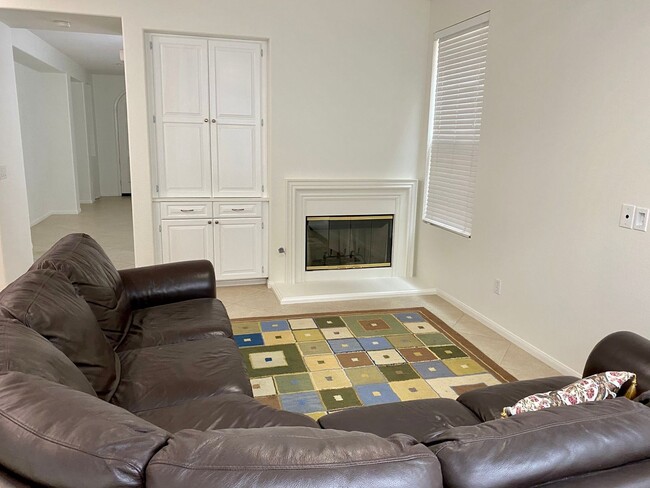 Building Photo - Stunning 3-Bedroom Home in Costa Del Sol –...