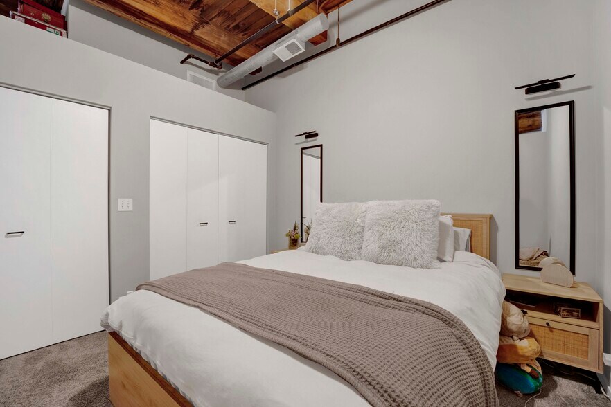 Building Photo - 625 W Jackson Blvd