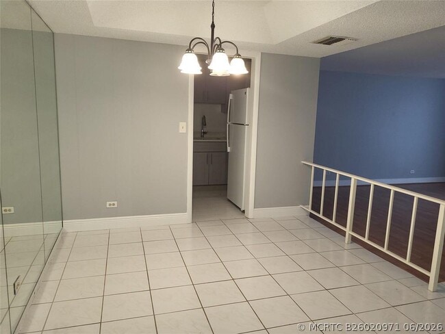 Building Photo - 3720 Inverrary Dr