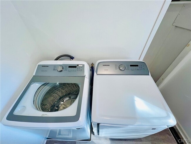 Building Photo - 140 E Oneida St