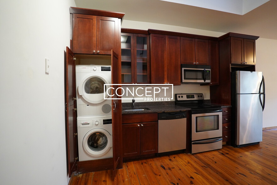 Building Photo - 600 Columbia Rd