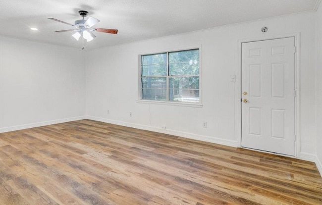 Building Photo - 5585 Scenic Dr