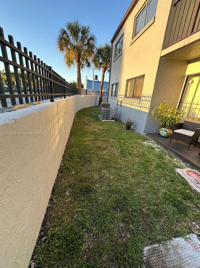Building Photo - 7401 SW 152nd Ave