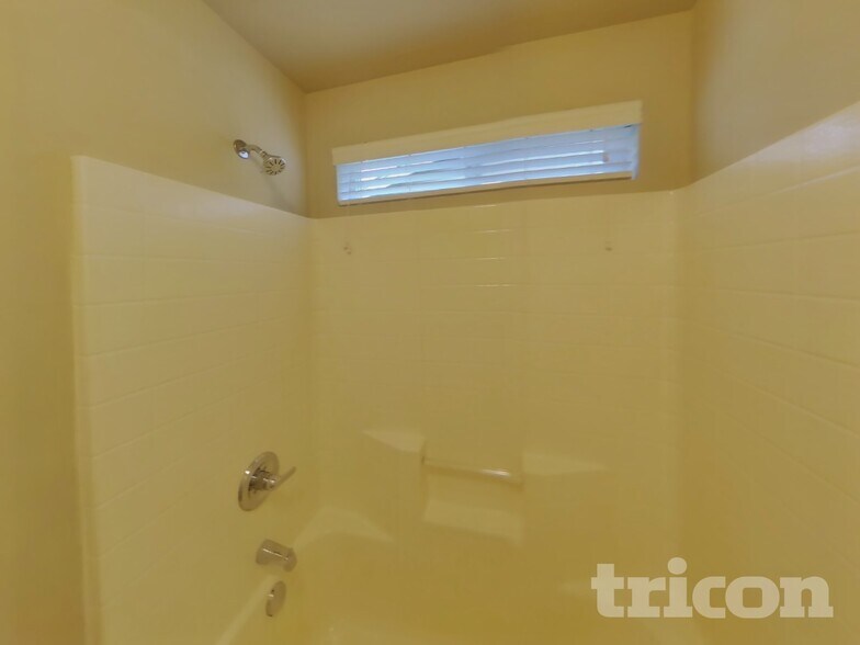 Building Photo - 3715 Santis Loop SE