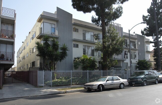 Building Photo - Royal Sierra