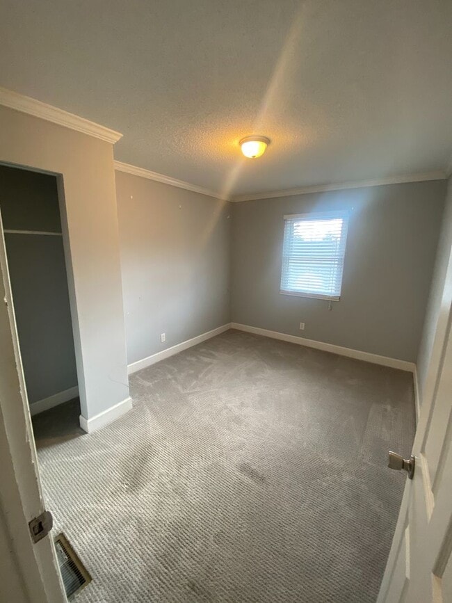Building Photo - 2Bed/1Ba Duplex close to Downtown Concord ...