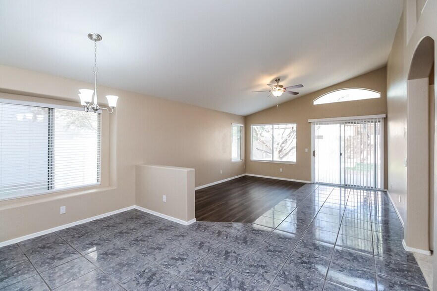 Building Photo - 832 E Baylor Ln