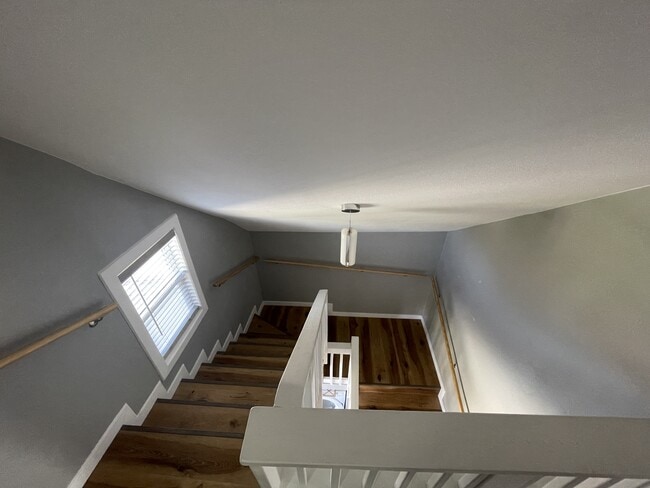 Building Photo - 105 W Summit St