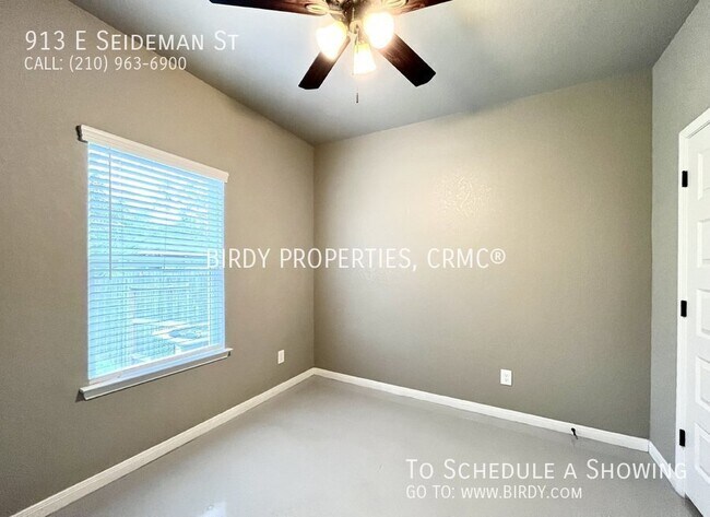 Building Photo - 913 E Seidemann St