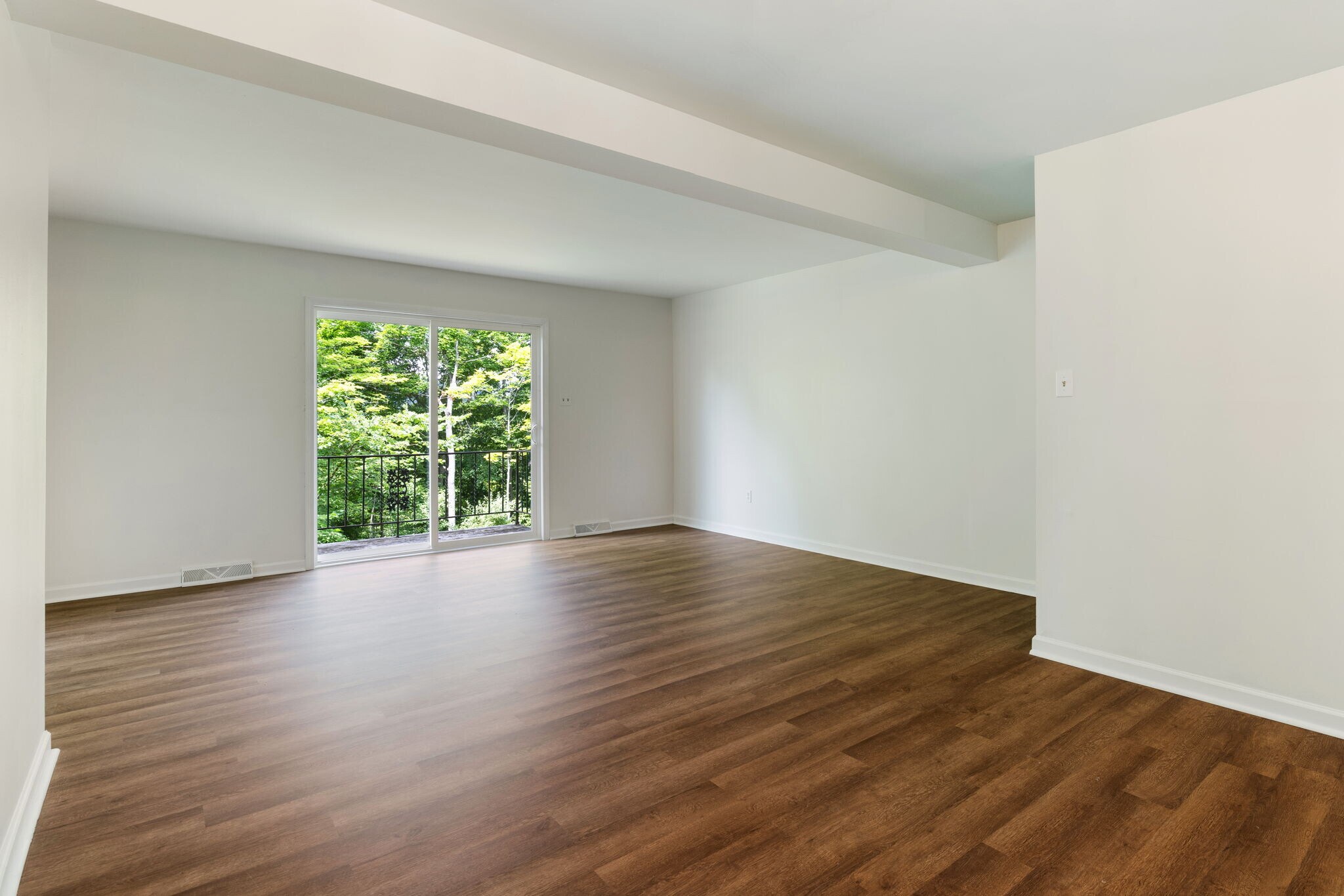 Building Photo - 215 Oakview Dr