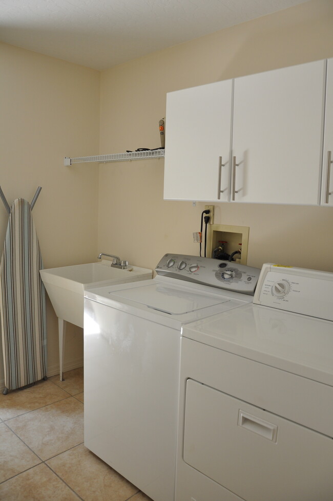 Building Photo - 201 Tradewinds Dr