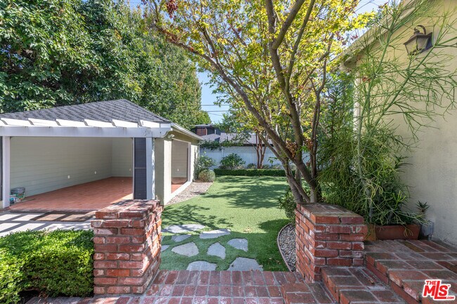 Building Photo - 11350 Albata St