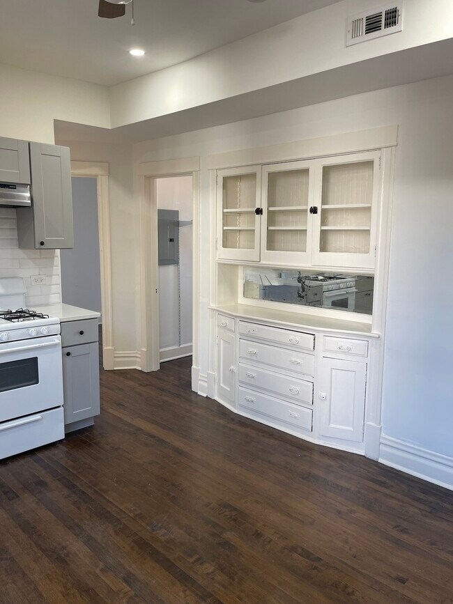 Building Photo - 3707 W Augusta Blvd