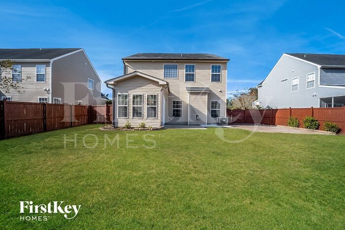 Building Photo - 219 Silk Oak Dr