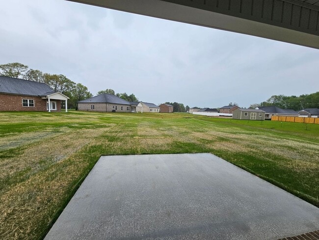 Building Photo - LUXURY 3 BEDROOM RANCH STYLE HOME IN SCENIC FOX RUN
