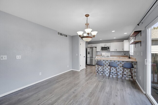 Building Photo - $2,540.95, 4 bed, 3.5 bath Home in Co Springs with Fenced in Yard and Finished Basement!