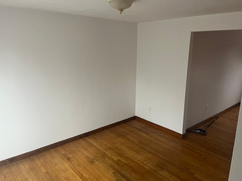 Building Photo - 31 Bossi Ave