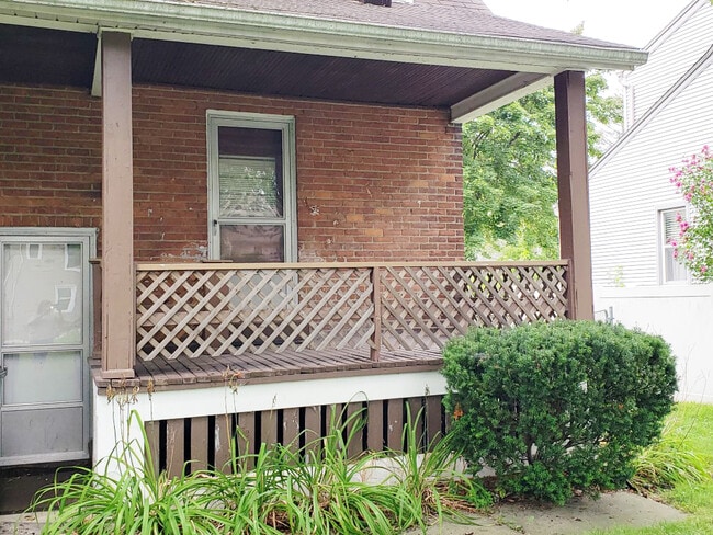 Building Photo - 3150 Phillips Ave