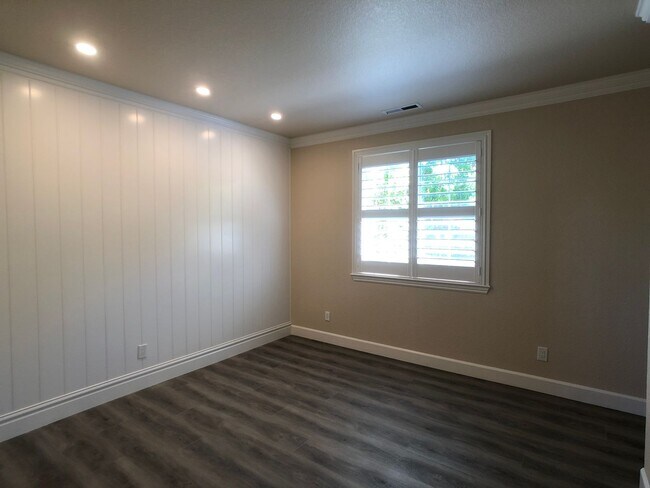 Building Photo - Stunning Eagle Ridge Home