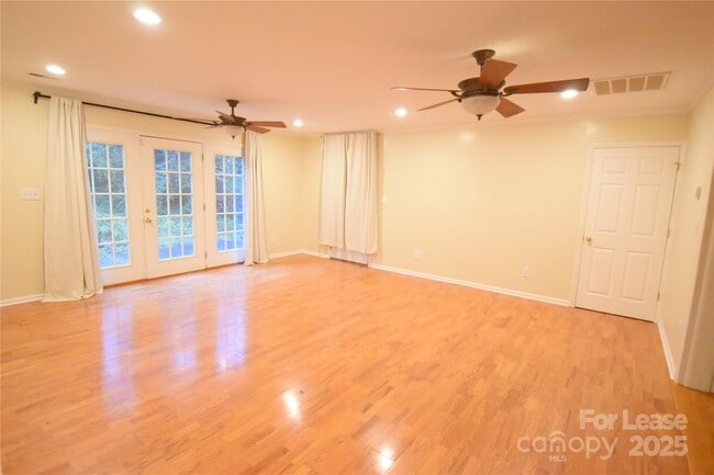 Building Photo - 640 Miramar St NE