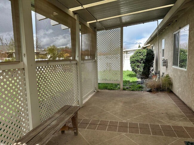 Building Photo - Well maintained home in desirable Ravenwood, Anderson subdivision