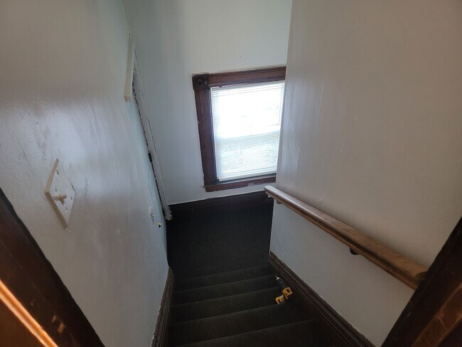 Building Photo - 293 Adams St