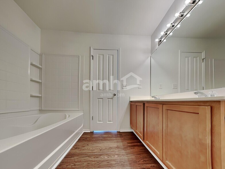 Building Photo - 3112 Varcroft Rd