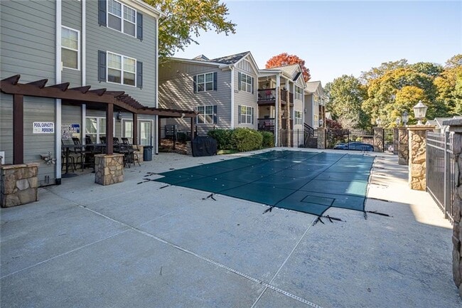 Building Photo - 402 Madison Ln S E