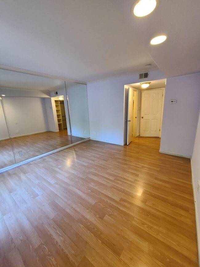 Building Photo - One Bedroom Unit in Sharon Park Neighborho...